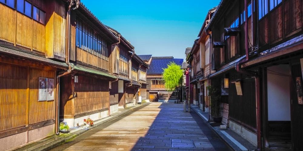金沢・ひがし茶屋街の伝統的な町並み
