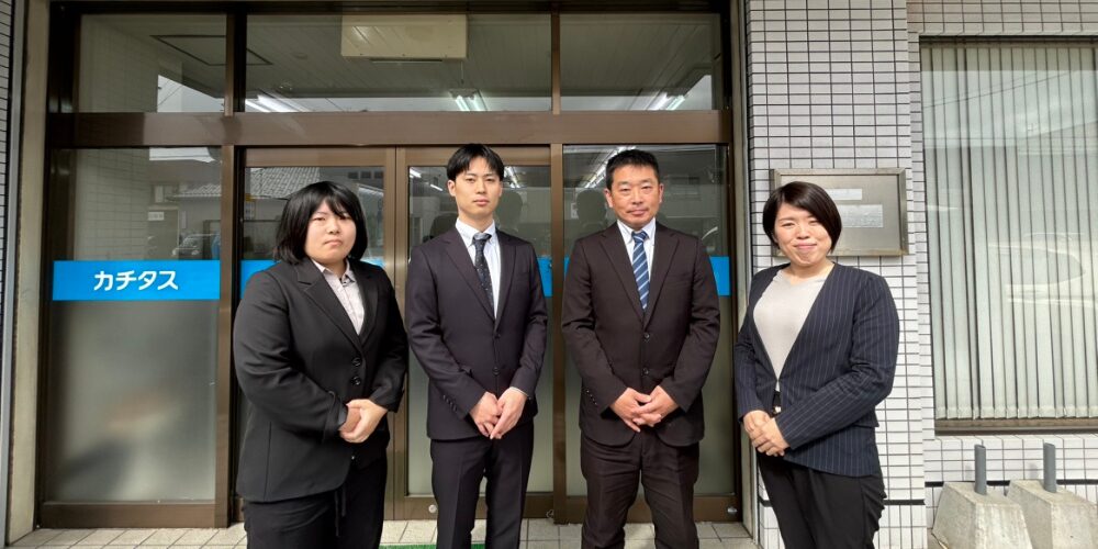カチタス金沢店のスタッフ集合写真