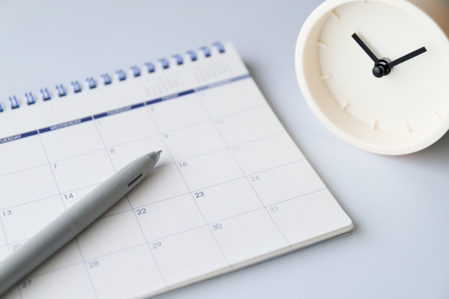 時計とカレンダーの画像